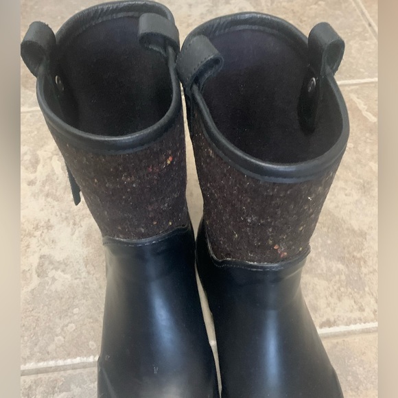 UGG Stephanson Black Tassel Rain Boot - Picture 3 of 11